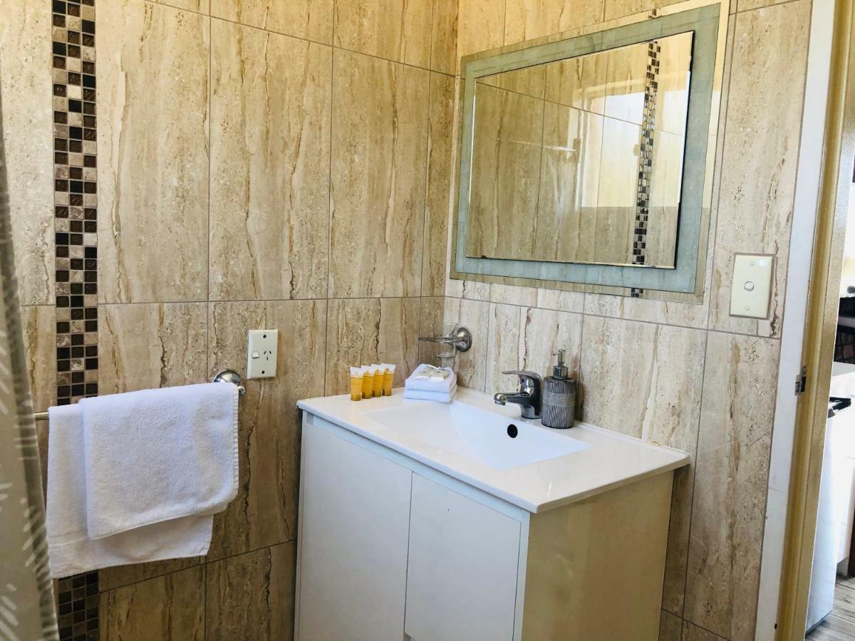 Buccaneer Motel Entrance Екстер'єр фото